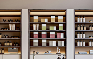 178460041222922 Omnichannel Beauty Retailers